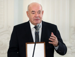 Михаилу Ефимовичу Швыдкому была вручена премия Правительства «За персональный вклад в развитие СМИ»
