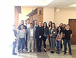 Студенты с Г.А. Твалтвадзе после лекции